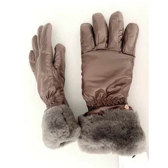 UGG® Fontanne Smart Genuine Shearling Trim
Gloves S/M - Picture 4 of 8